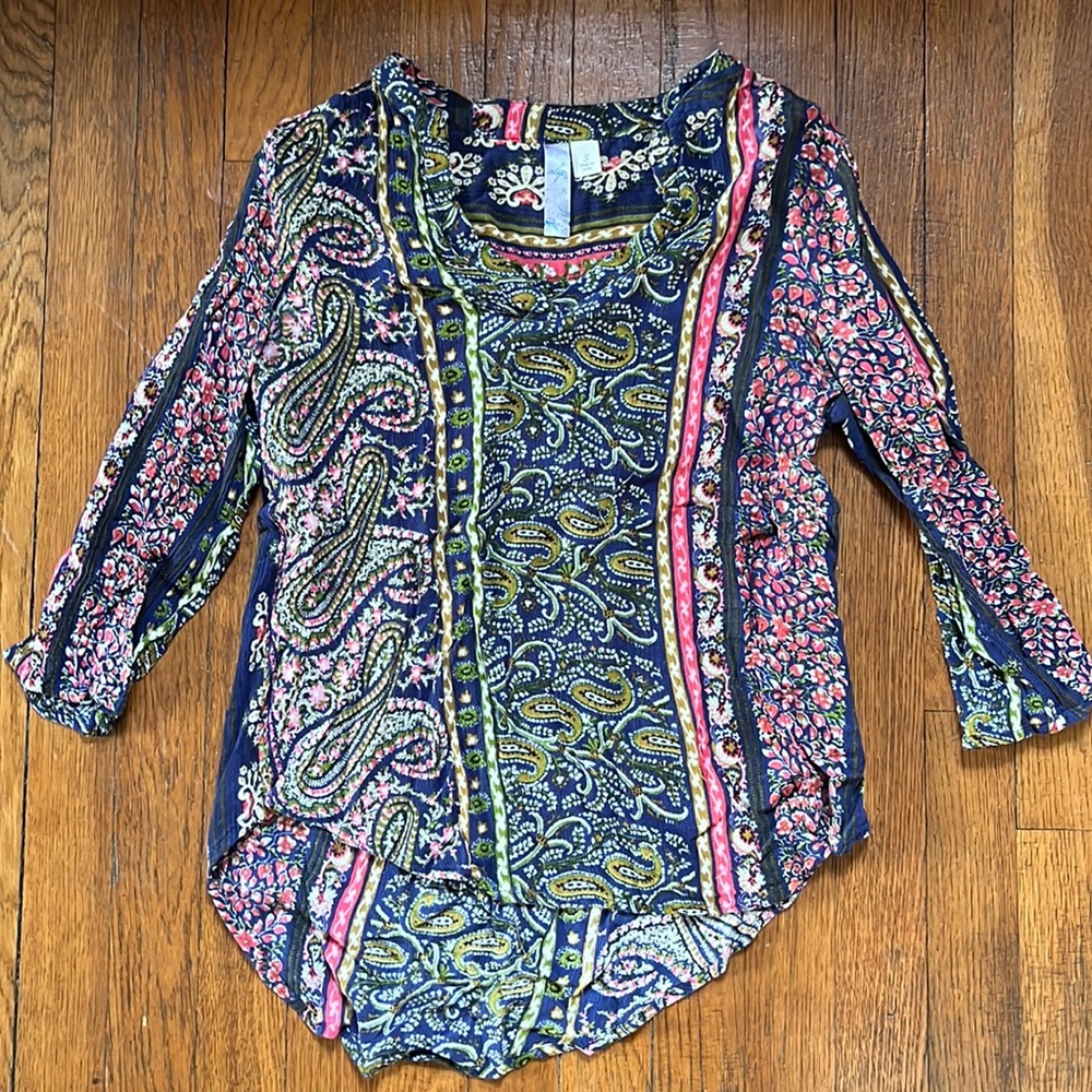 Paisley pattern light weight shirt.